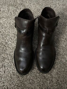 Børn Dark Brown Leather Ankle Booties Size 7.5 Wraparound Strap Buckle
